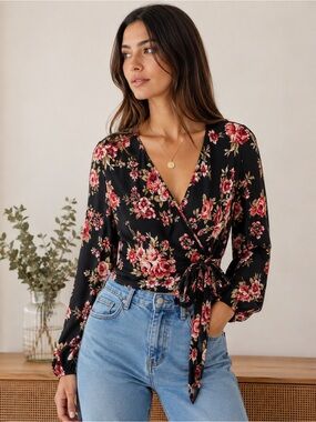 Como Black Floral Wrap Top with Front Tie – Size Medium